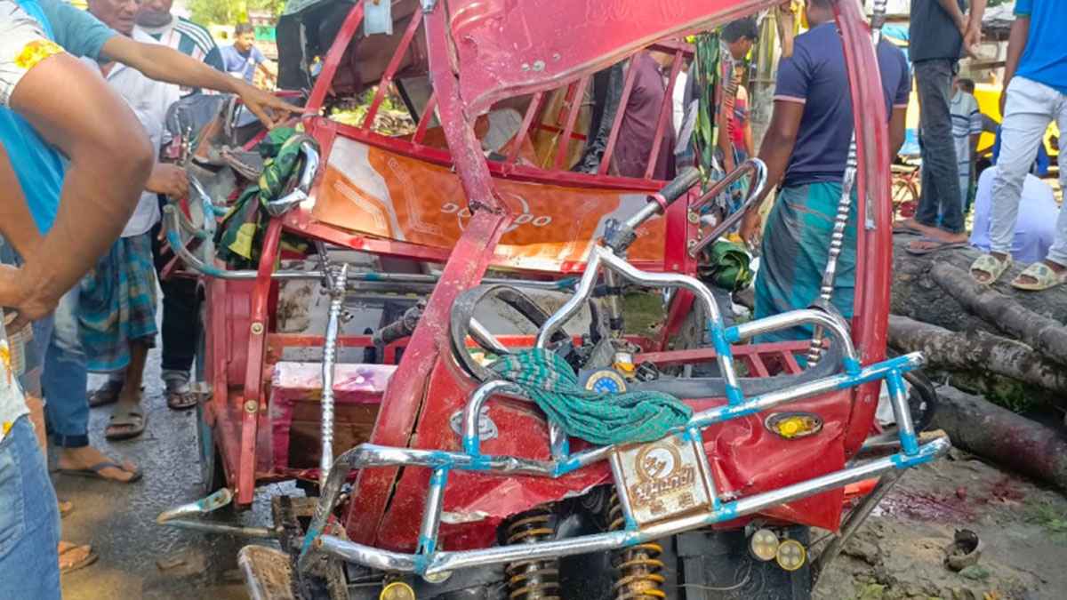 ফকিরহাটে পিকআপ-ইজিবাইকের মুখোমুখি সংঘর্ষ, নারীসহ নিহত ৪