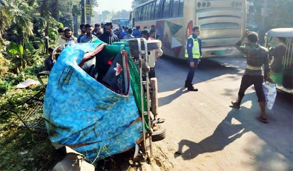 কিশোরগঞ্জে কাভার্ডভ্যান চাপায় নারীসহ নিহত ৫