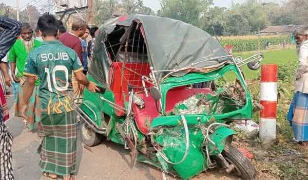 ময়মনসিংহে ট্রাক-সিএনজি সংঘর্ষে নিহত ৩