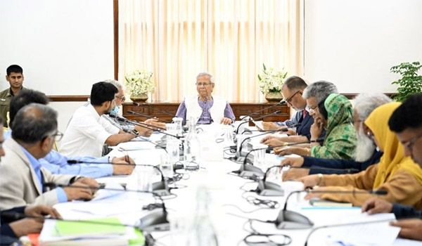 নদীর ওপর আঘাত করা যাবে না, পানিকে শান্ত রাখতে হবে: প্রধান উপদেষ্টা