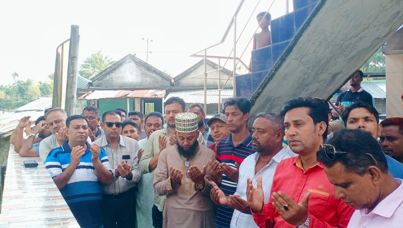 নেতাকর্মীদের ফুলের শুভেচ্ছায় খুলনা-৬ আসনে বিএনপি প্রার্থী মনিরুল হাসান বাপ্পী