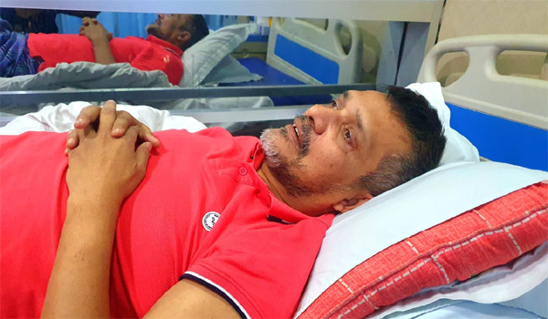 টানা ৪৫ দিন শয্যাশায়ী সাংবাদিক শাহিন রহমান